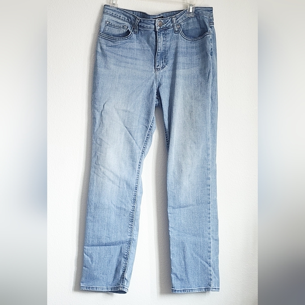Lee Women's Straight Leg Regular Fit Mid-Rise Zip & Button Denim Jeans